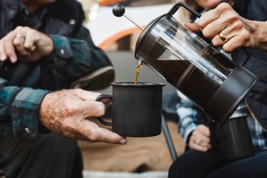 french press koffie ingeschonken