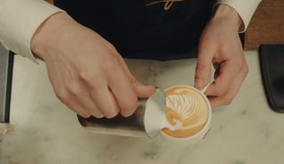 latte art zwaan 01