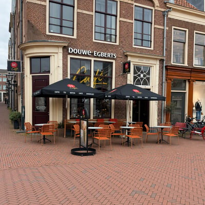 Douwe egberts cafe leiden aalmarkt v2